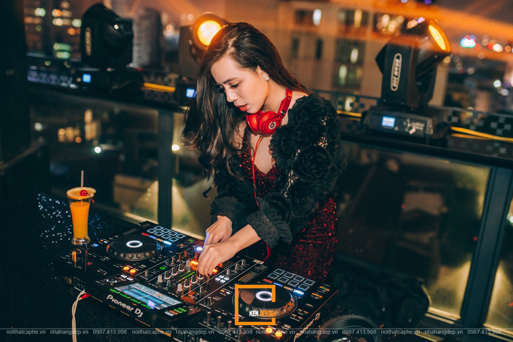 thiết kế nội thất quán bar rooftop