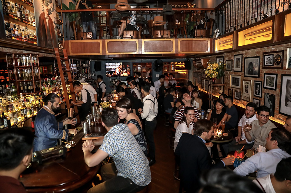 Speakeasy Bar là gì? Khám phá phong cách pha đồ uống độc đáo