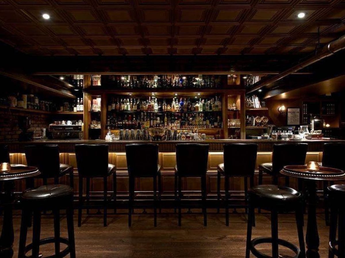 speakeasy bar là gì? Những quán bar ẩn mình có diện mạo bí ẩn