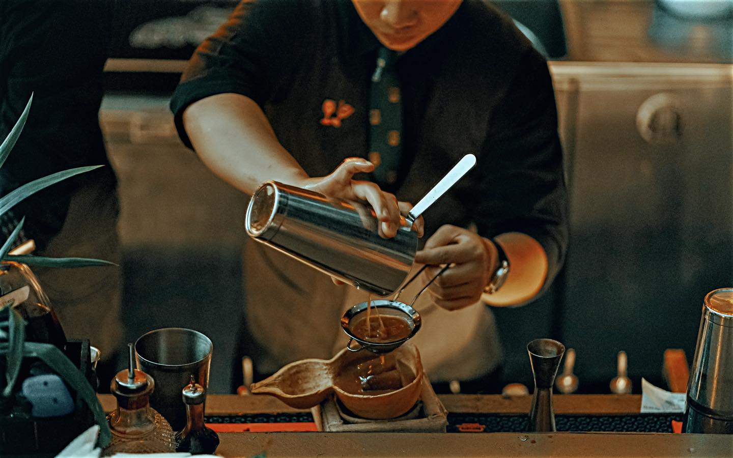 review the iron bank không gian