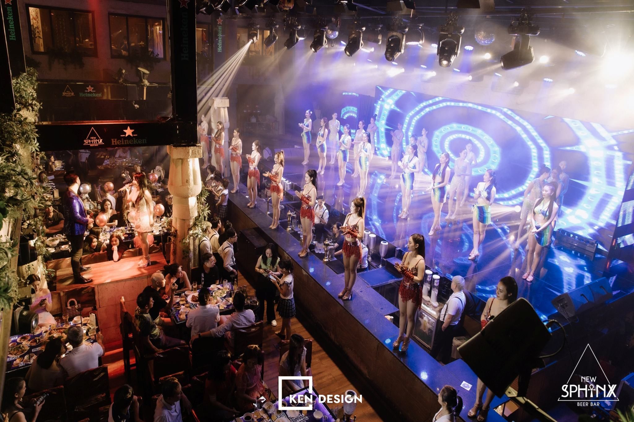 mẫu thiết kế nhà hàng beer club